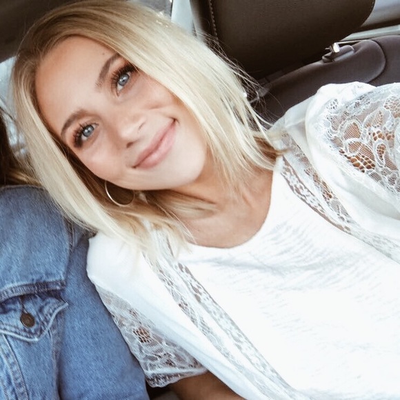 Meet your Posher, Courtney - Picture 1 of 5